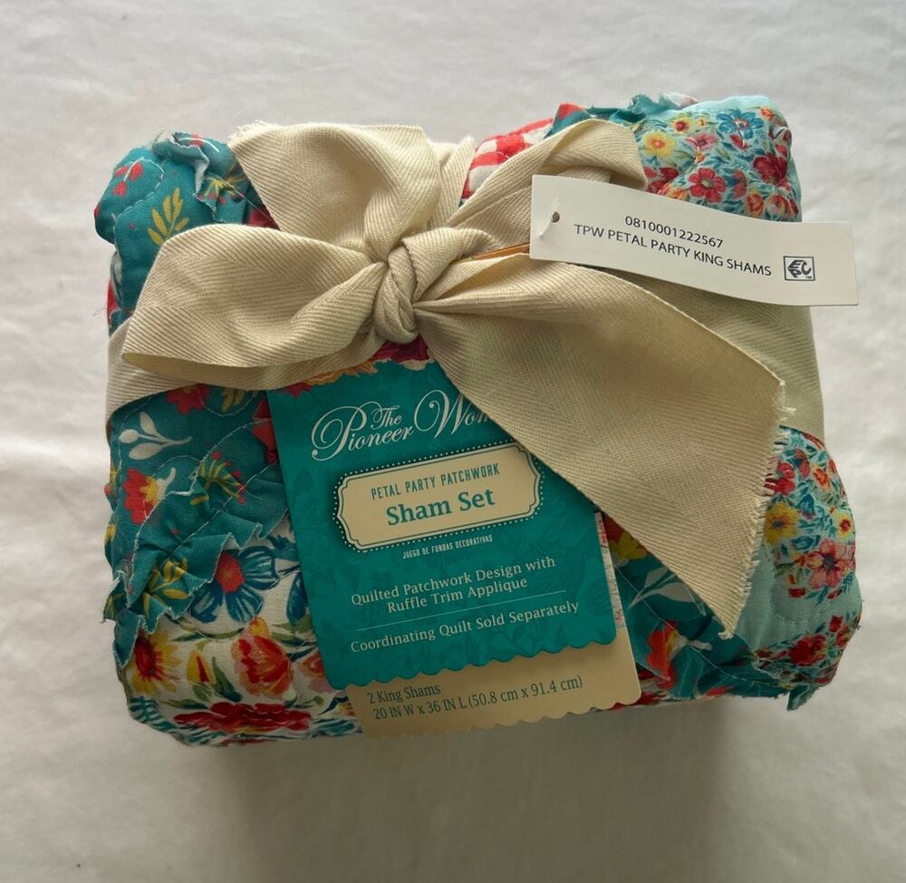 NIP Pioneer Woman Petal Party Patchwork King Sham Set